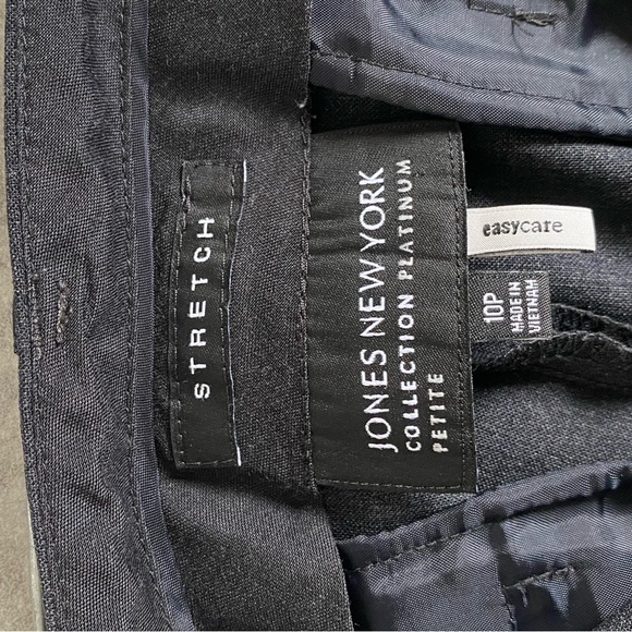 Jones New York suit - Picture 13 of 13